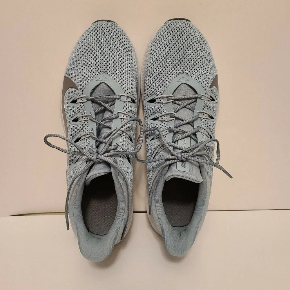 NEW Nike Quest 2 Trail Running Sneakers US Women's Size 11.5 Excellent Condition